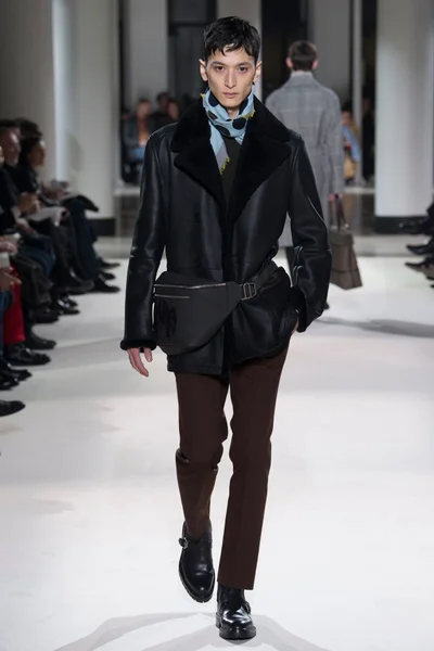 Look 12